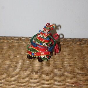 Vanmark "All Wrapped Up" Christmas tree figurine from 2003.